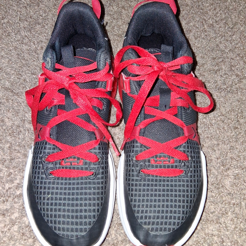 LeBron Witness 7 Athletic Basketball Shoes Sneakers